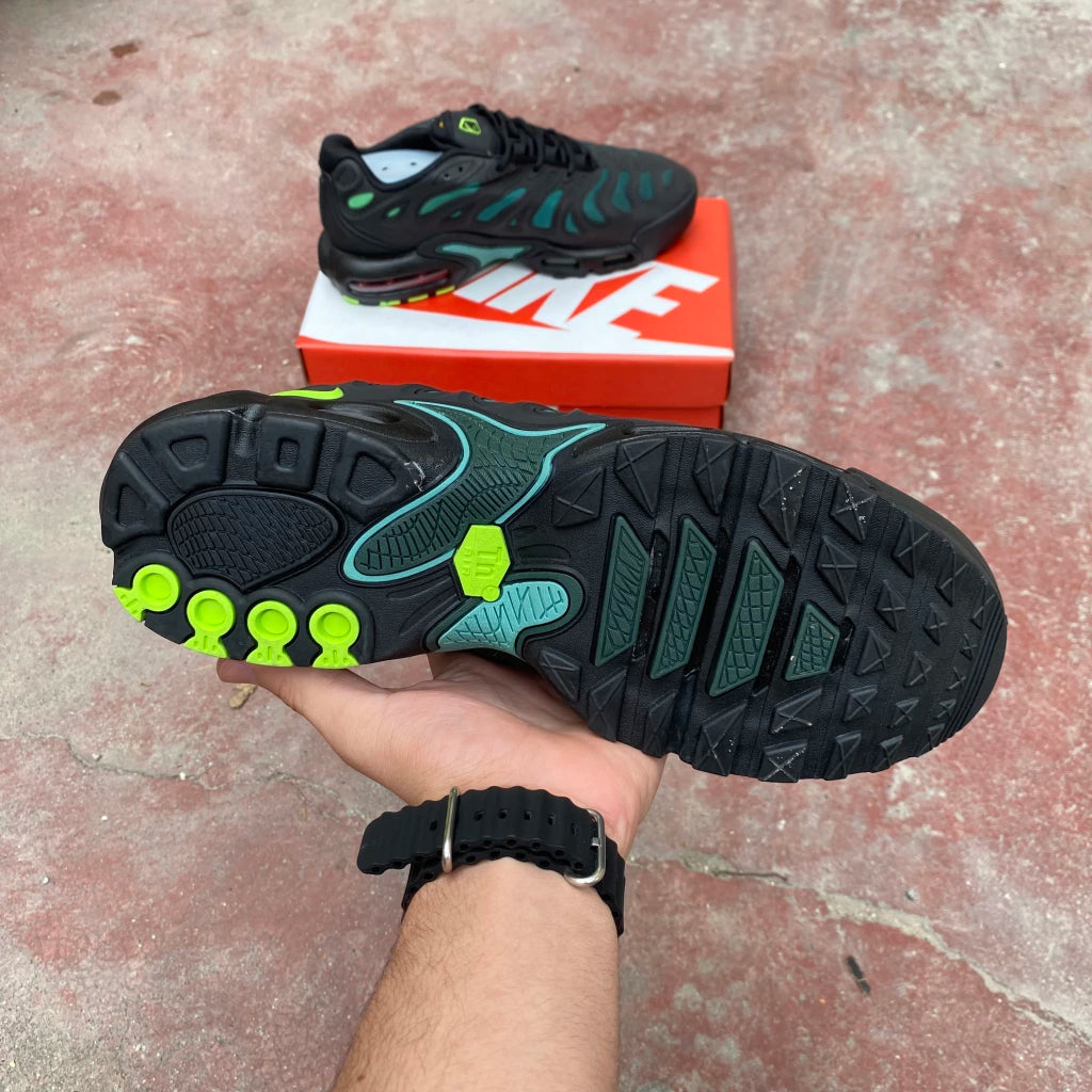 AIR MAX PLUS DRIFT “Black Green Strike"
